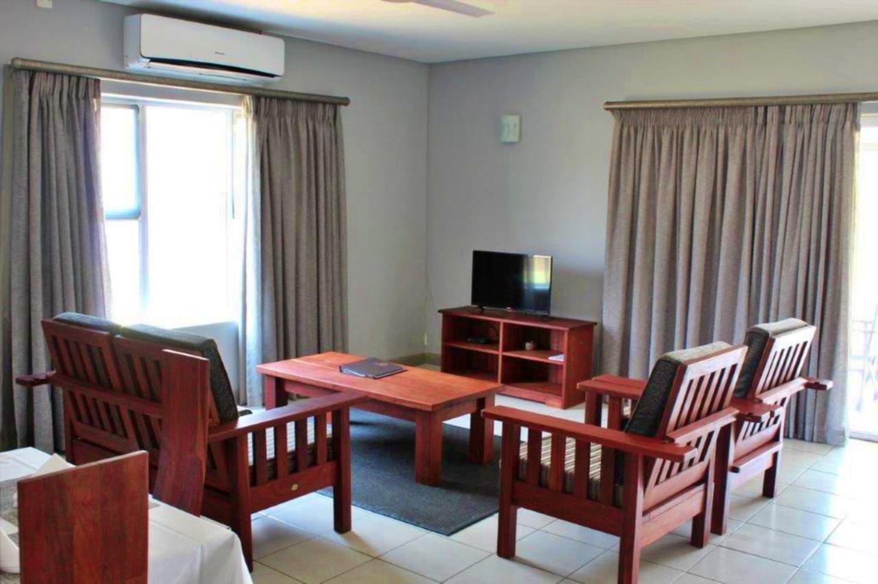 קסנה Tlou Safari Lodge מראה חיצוני תמונה