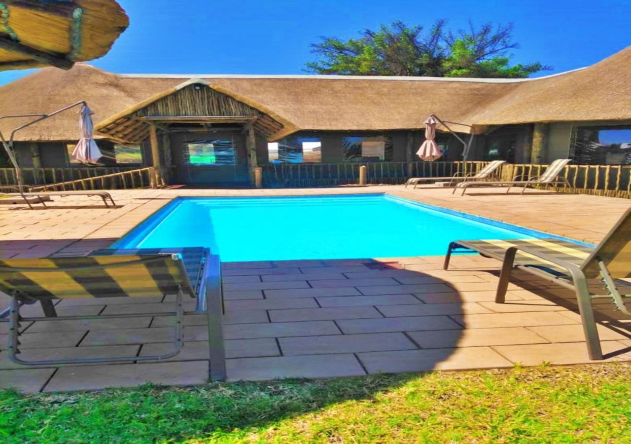 קסנה Tlou Safari Lodge מראה חיצוני תמונה