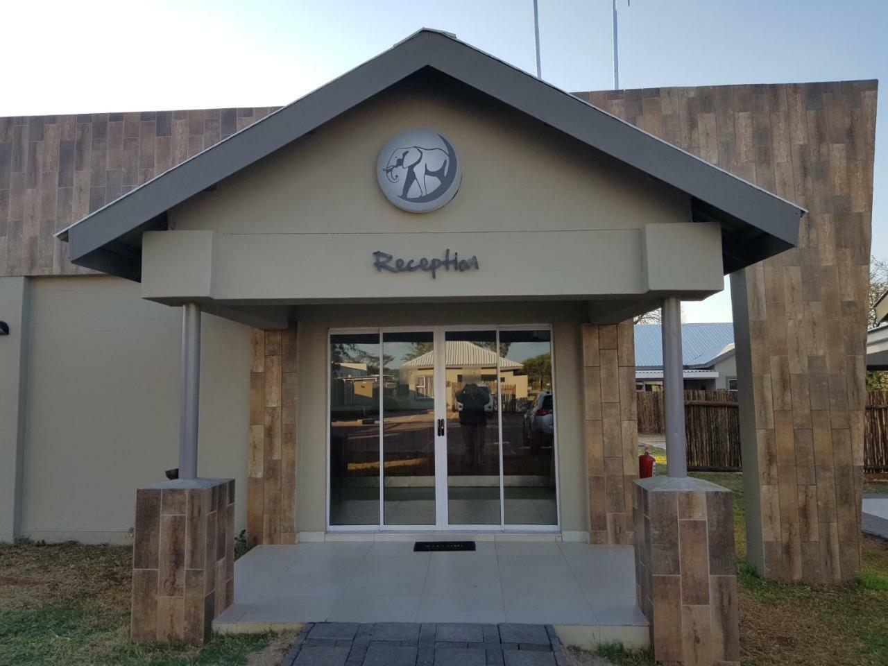 קסנה Tlou Safari Lodge מראה חיצוני תמונה