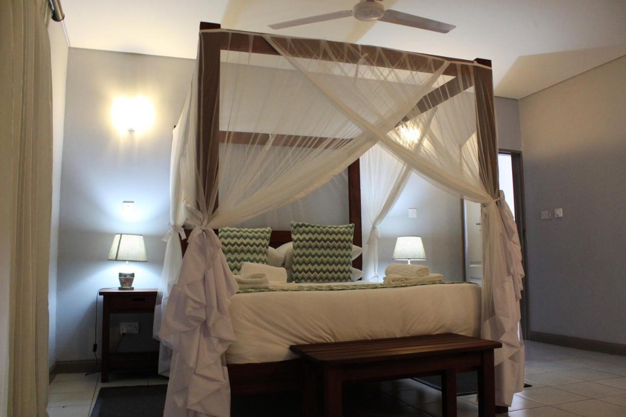 קסנה Tlou Safari Lodge מראה חיצוני תמונה